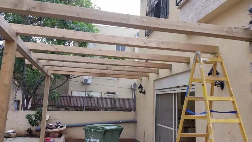 בניית פרגולת עץ